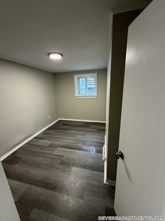 23 Roughan St, Unit 1 in Revere, MA - Foto de edificio - Building Photo
