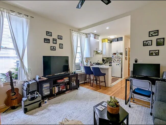 60 W 75th St in New York, NY - Building Photo - Building Photo