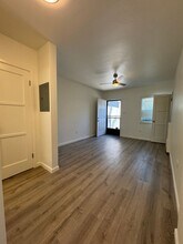 1327 Oak Street in Santa Monica, CA - Building Photo - Interior Photo