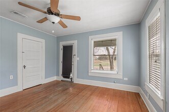 254 S Railroad St in Trinity, TX - Foto de edificio - Building Photo