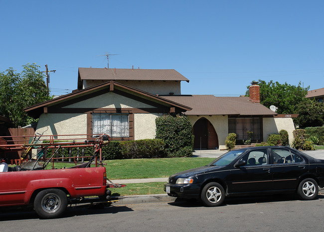 1905 E Coral Ave in Orange, CA - Building Photo - Building Photo