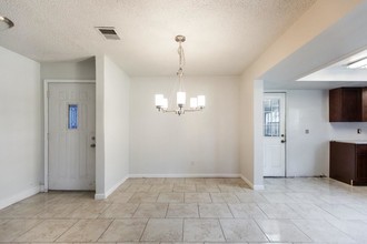10319 Towneview Dr in Sugar Land, TX - Building Photo - Building Photo