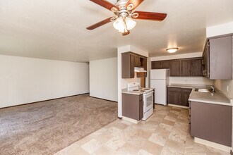 Mount Mary Apartments in Green Bay, WI - Foto de edificio - Building Photo