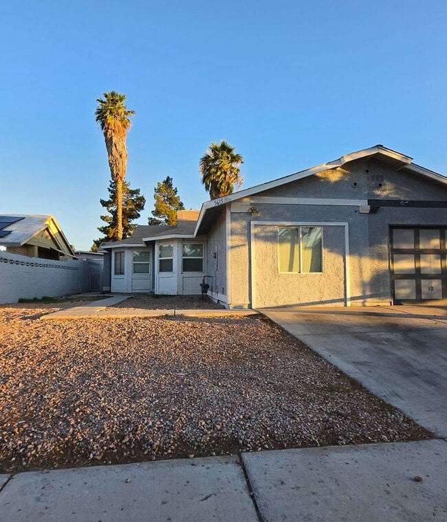 5615 Blue Sea St in Las Vegas, NV - Building Photo - Building Photo
