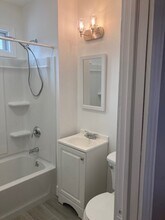28 Oakwood Ave, Unit 3rd Floor in West Hartford, CT - Building Photo - Building Photo