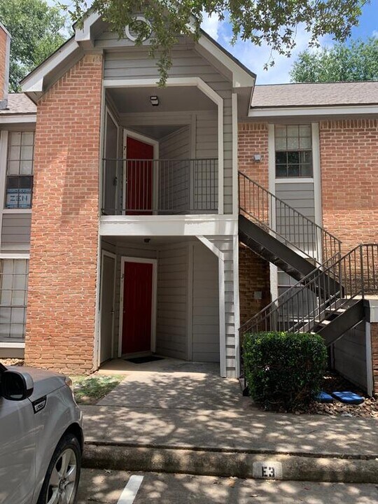 2401 Sycamore Ave in Huntsville, TX - Building Photo