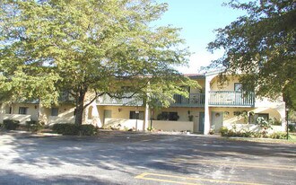 Margarita Townhomes Condo in Coral Springs, FL - Building Photo