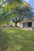 2325 NW 89th St in Miami, FL - Building Photo
