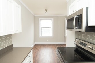 817 W Lakeside Pl in Chicago, IL - Building Photo - Building Photo