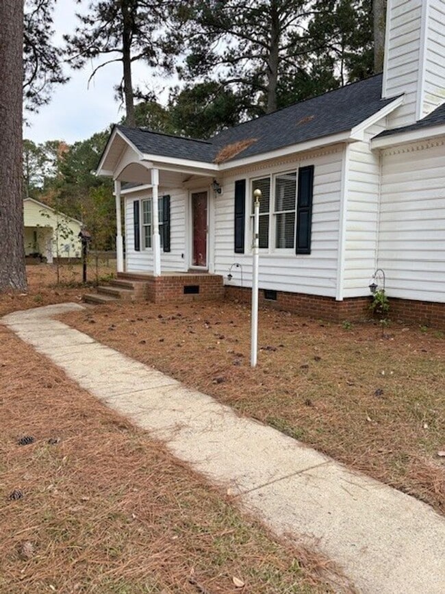 107 Clairmont Rd NE in Goldsboro, NC - Foto de edificio - Building Photo