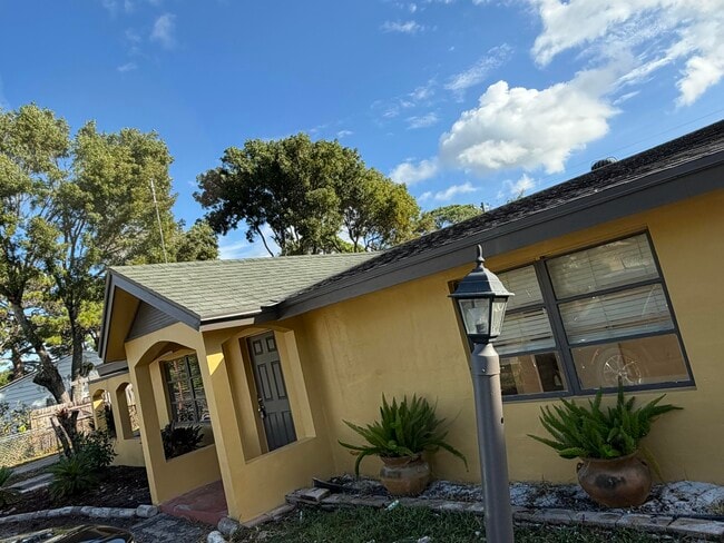 property at 2320 Sunrise Dr