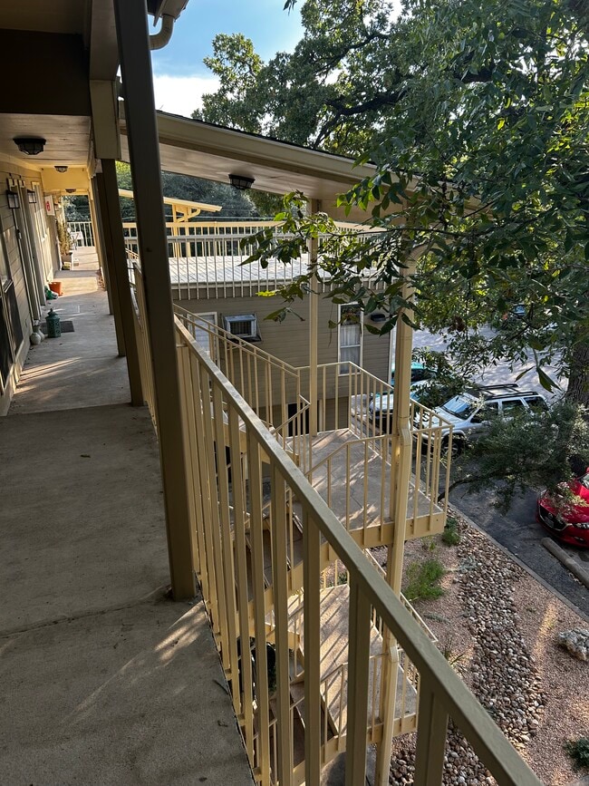 202 E 45th St, Unit 307 in Austin, TX - Foto de edificio - Building Photo