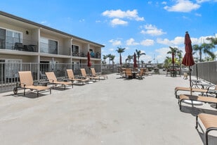 1021 Scott St, Unit 243 in San Diego, CA - Building Photo