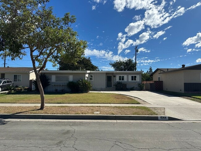 1544 W Olive Ave in Fullerton, CA - Building Photo - Building Photo