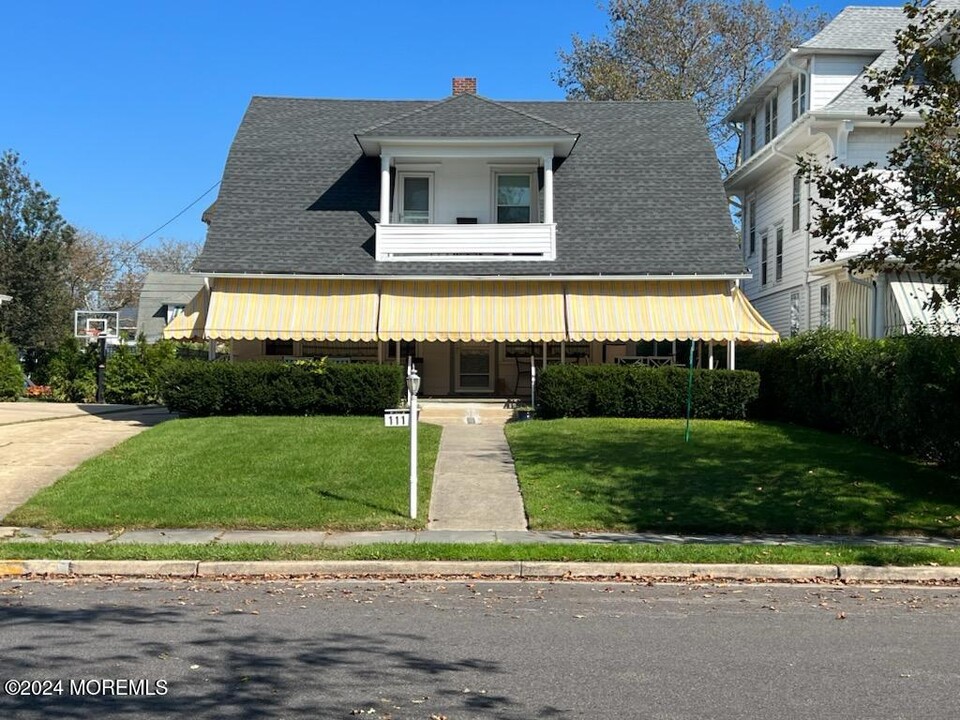 111 Allen Ave in Allenhurst, NJ - Building Photo