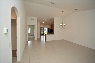 33 Rosecroft Ln in Palm Coast, FL - Building Photo - Building Photo