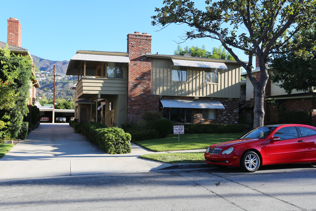 207 E Fairview Ave in Glendale, CA - Building Photo