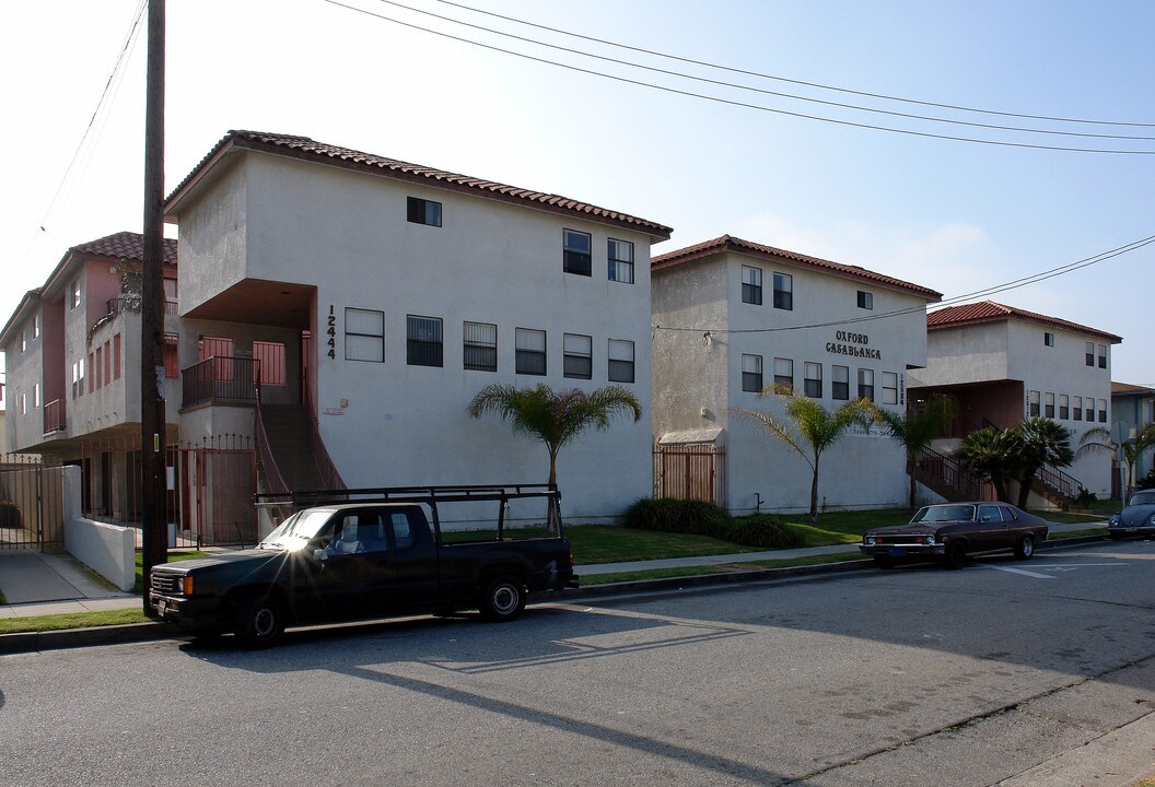 Oxford Casablanca Apartments in Hawthorne, CA - Building Photo