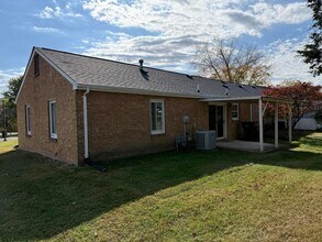 1101 Lakeview Pl in Hollins, VA - Building Photo - Building Photo