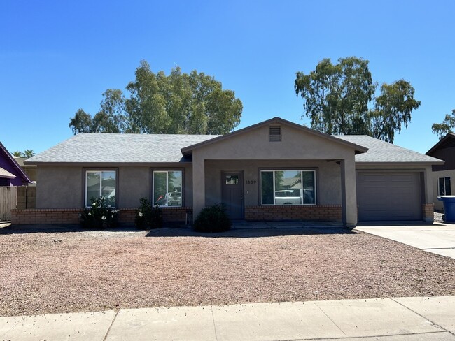 1809 N Apache Dr in Chandler, AZ - Building Photo - Building Photo