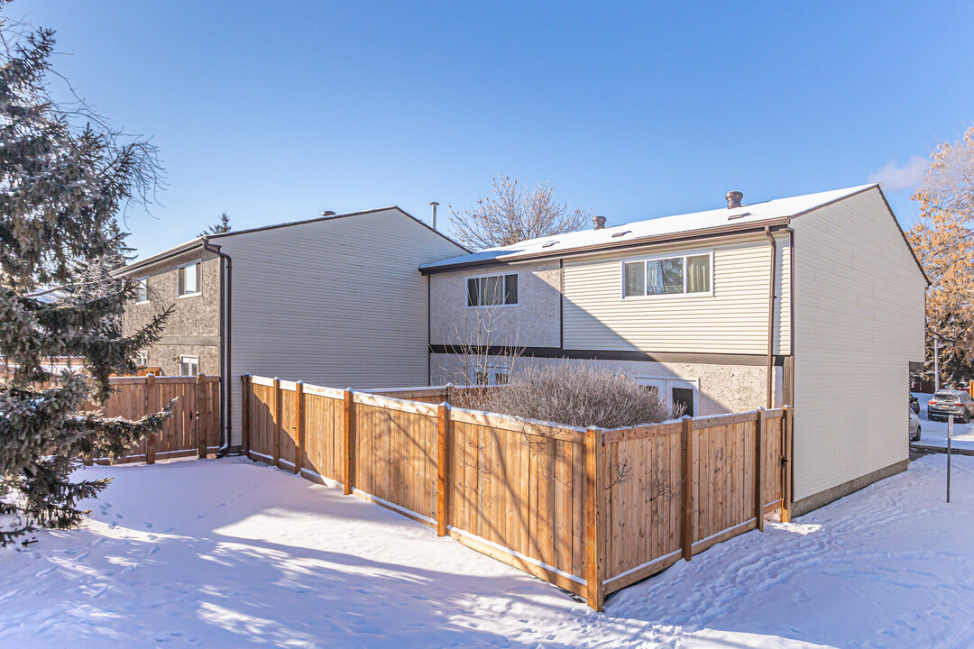 Sun Tree Village in Edmonton, AB - Building Photo