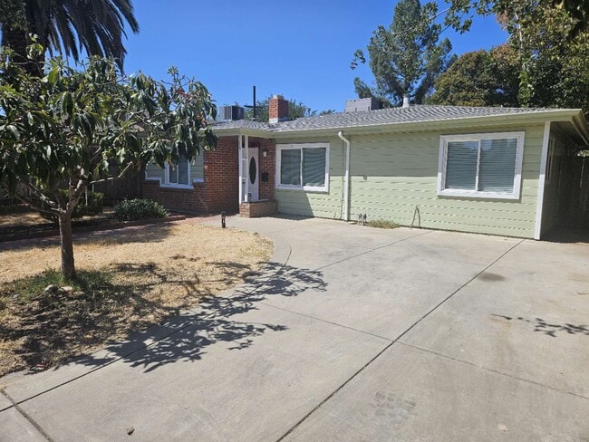 1739 La Jolla Dr in Stockton, CA - Building Photo - Building Photo