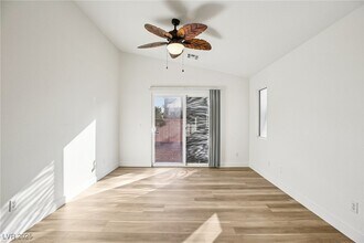 6027 Riflecrest Ave in Las Vegas, NV - Building Photo - Building Photo
