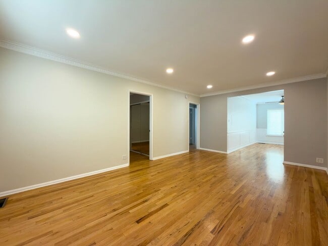 10428 Riverside Dr in Los Angeles, CA - Building Photo - Building Photo