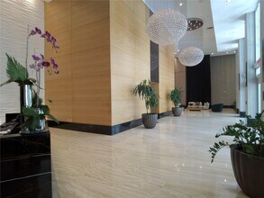950 Brickell Bay Dr, Unit 5404 in Miami, FL - Building Photo - Building Photo