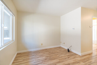 912 - 914 Delbert Way in San Jose, CA - Building Photo - Interior Photo