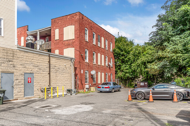 1804-1812 Barnum Ave in Bridgeport, CT - Building Photo - Building Photo