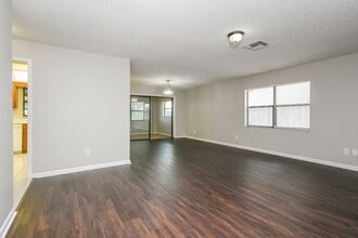 104 Lake Daisy Terrace in Winter Haven, FL - Foto de edificio - Building Photo