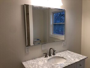 16 Lauriston St, Unit 2nd floor in Providence, RI - Building Photo - Building Photo