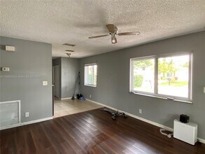 6132 SW 39th St in Miramar, FL - Building Photo - Building Photo