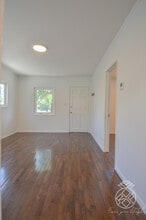 2657 Piedmont Ave in Montrose, CA - Foto de edificio - Building Photo