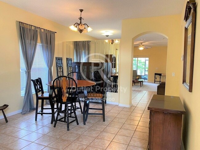 8815 Palisades Beach Ave in Orlando, FL - Building Photo - Building Photo