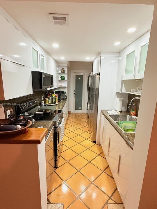 14032 SW 66th Terrace in Miami, FL - Building Photo