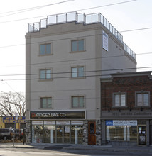 3735 Lake Shore Blvd W in Toronto, ON - Building Photo - Building Photo