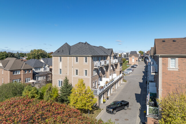 35 Cooperage Ln in Ajax, ON - Building Photo - Building Photo