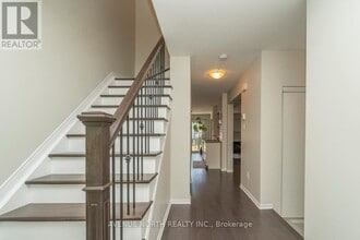 103 Osnabrook Private in Ottawa, ON - Building Photo - Building Photo