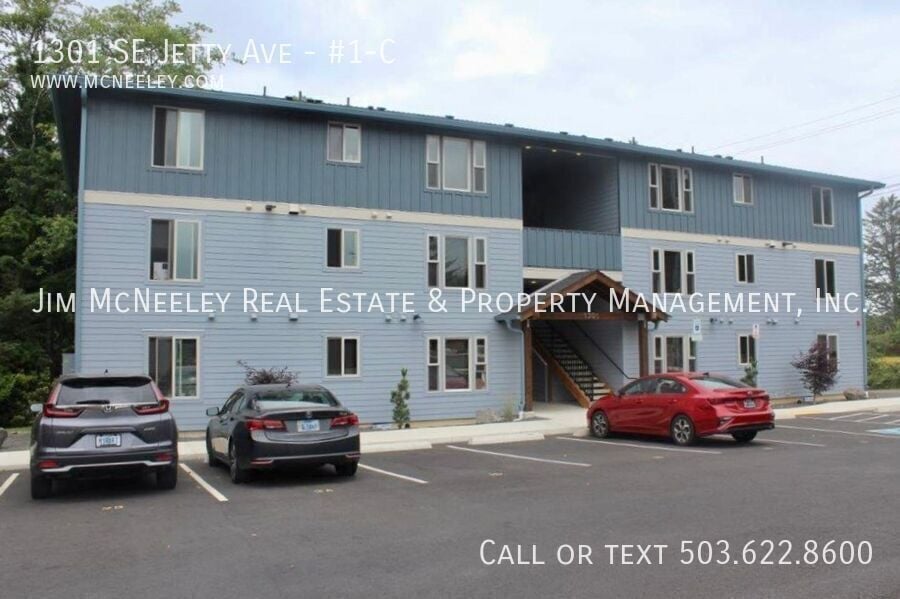 1301 SE Jetty Ave in Warrenton, OR - Building Photo