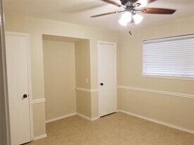 1511 Alderbrook Dr in Sugar Land, TX - Building Photo