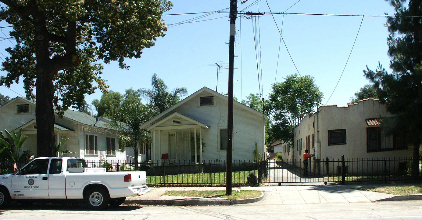 1262-1282 N Raymond Ave in Pasadena, CA - Building Photo