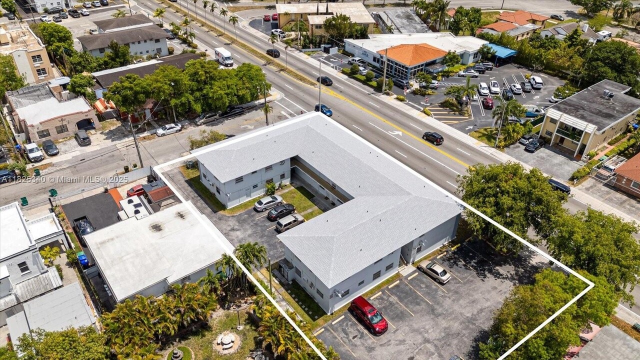 3255 W Flagler St-Unit -1-20 in Miami, FL - Building Photo