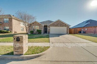 629 Sparrow Dr in Saginaw, TX - Building Photo