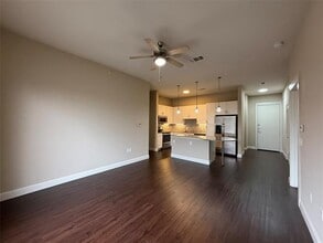 801 N Bishop Ave in Dallas, TX - Building Photo - Building Photo