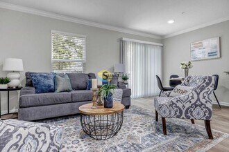 1516 Yelford Cir, Unit 201 in Jacksonville, FL - Building Photo - Building Photo