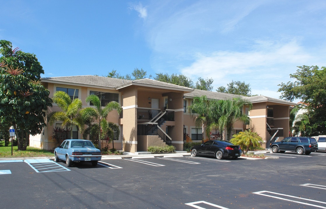 11570-11584 NW 42nd St in Coral Springs, FL - Building Photo