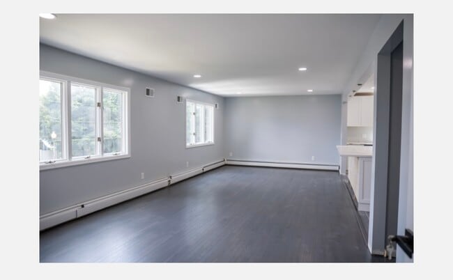 11 Cozy Glen Ct, Unit 2 in Saddle Brook, NJ - Building Photo - Building Photo