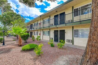 Desert Pines Villas in Las Vegas, NV - Building Photo - Building Photo